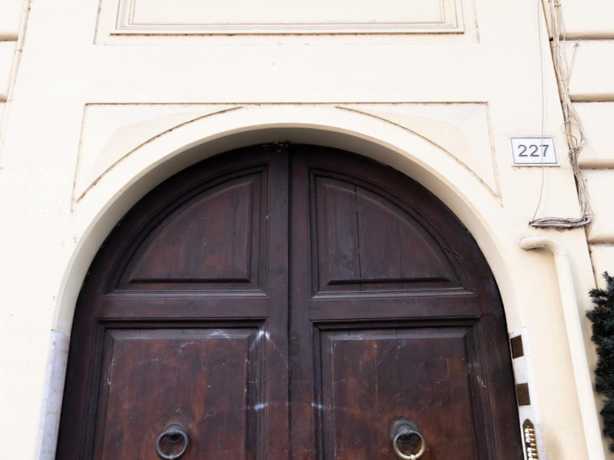 The Best Rent - Elegant Five-Bedrooms Apartment Near Colosseo Рим Екстериор снимка